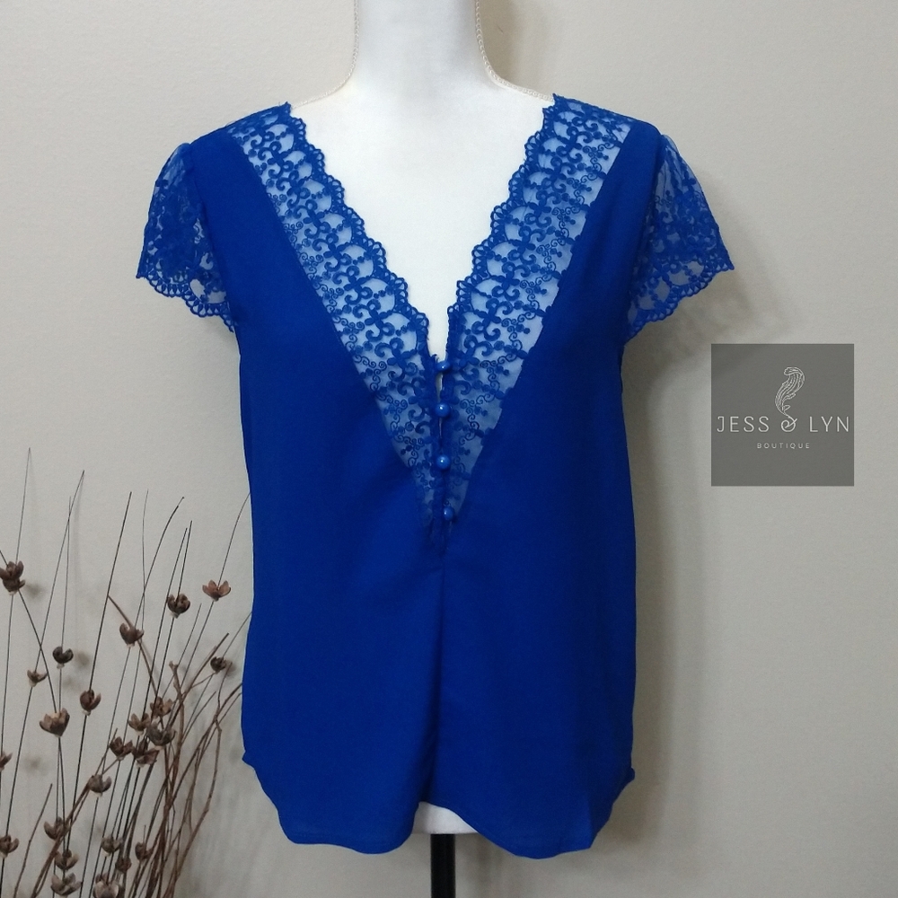🆕Blue Lace V-Neck Blouse w/Cap Sleeve